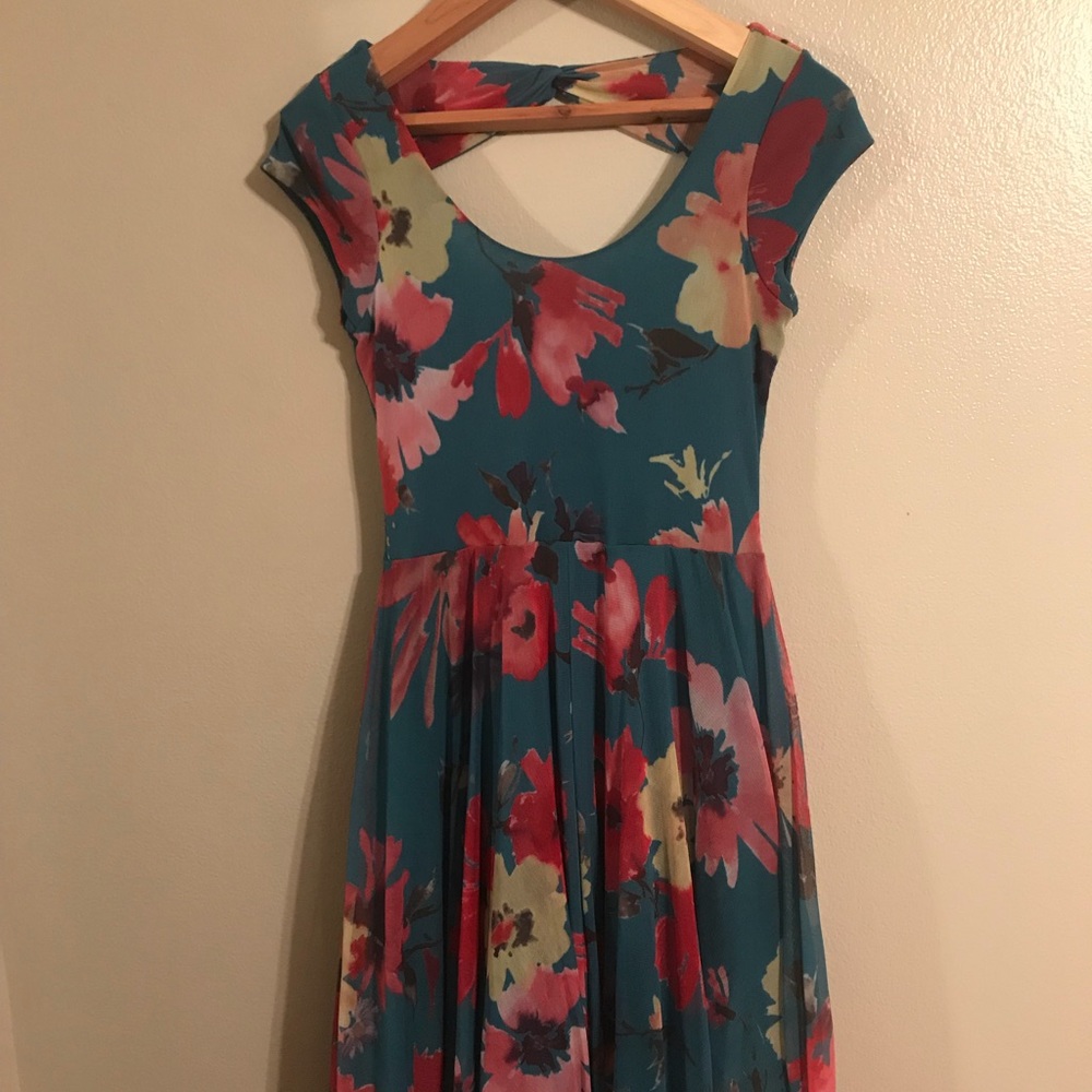 Size Large 🌺 Floral Knee Length Dress